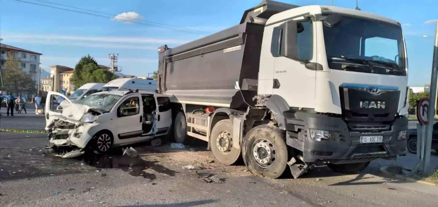 Havran’da Trafik Kazası: 6 Yaralı