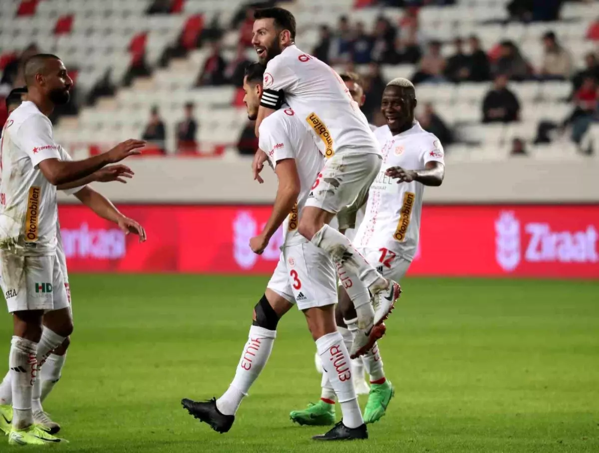 Antalyaspor, Kocaelispor’u 3-1 Yendi